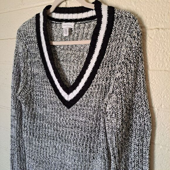 Varsity V-Neck Knitted Sweater - Picture 5 of 7